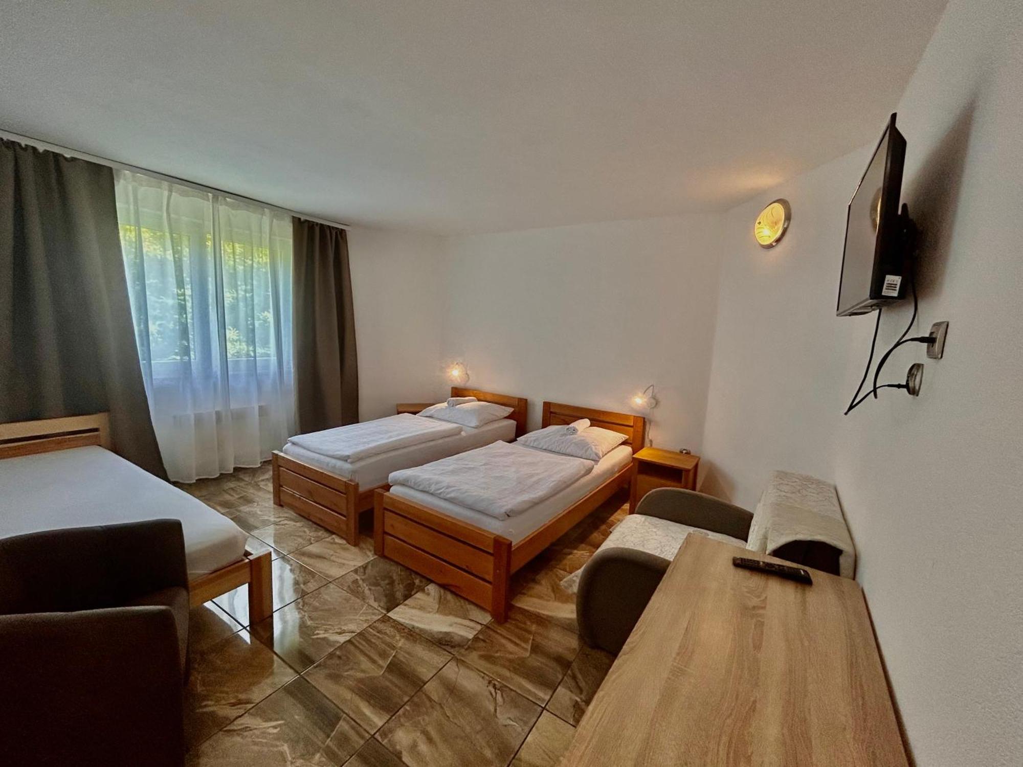 Luxor Hotell Havířov Exteriör bild
